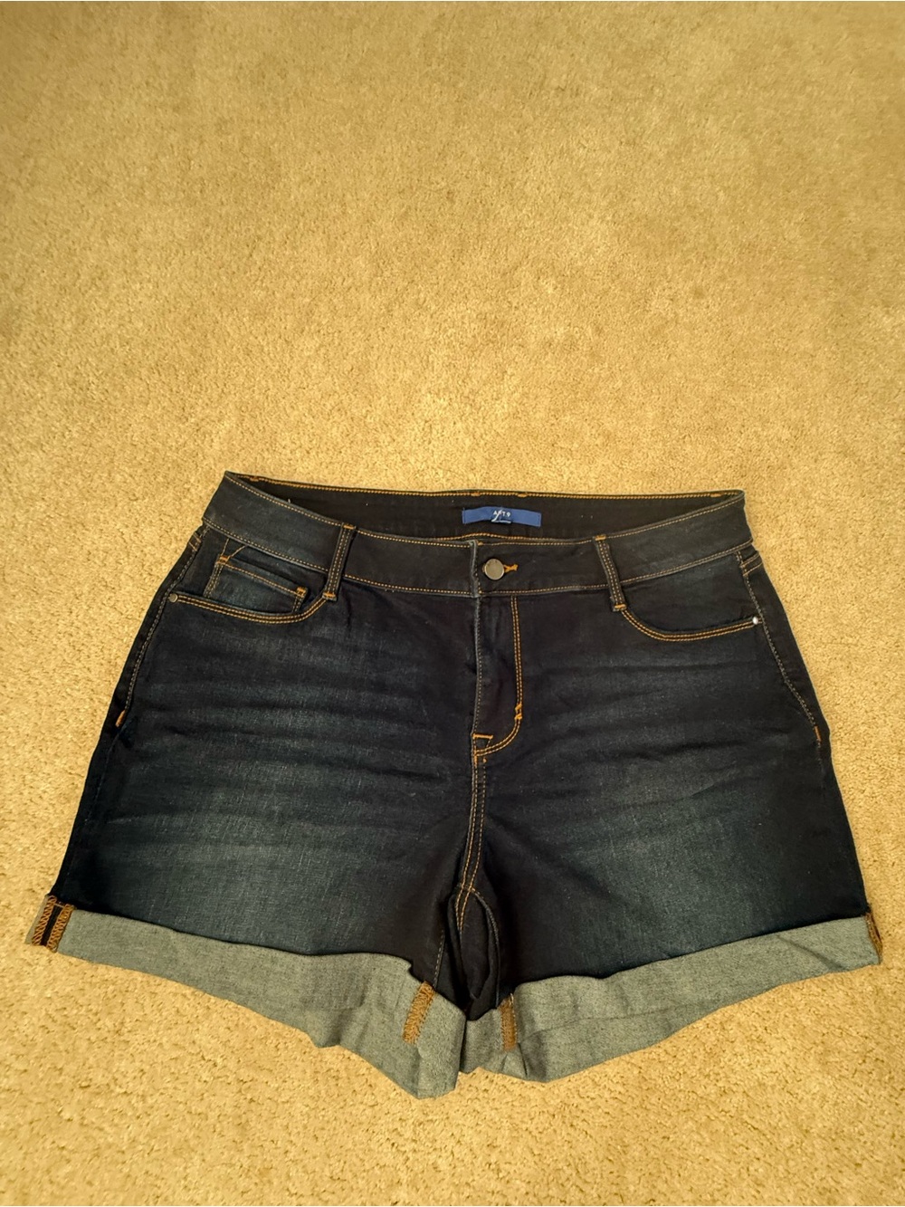 Women’s apt 9 stretch jean shorts sz 16/18